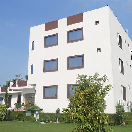 Oyo 18301 Hotel A-One Alwar Exterior foto