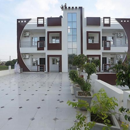 Oyo 18301 Hotel A-One Alwar Exterior foto